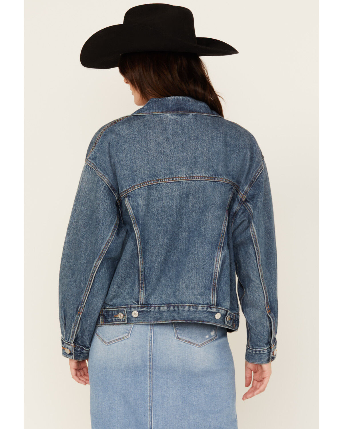 Image #4 - Levi's Women's Turning Heads 90's Trucker Jacket, Medium Wash, hi-res